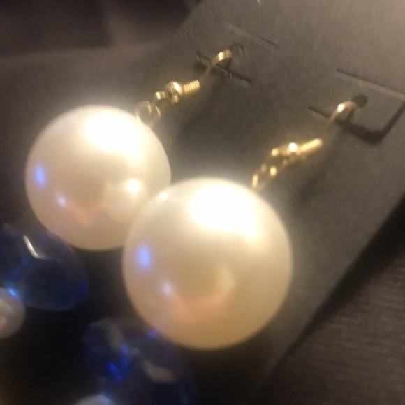 love, Savvy Pearl & Crystal Beaded Earrings - Picture 3 of 4